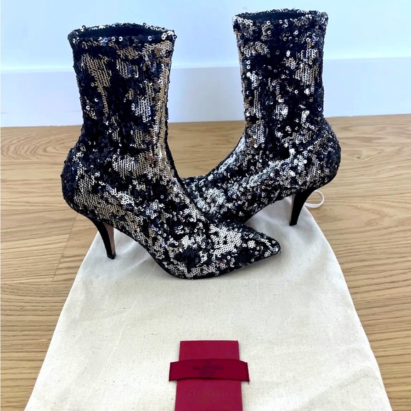 Valentino Garavani Stretch Sequin Bootie in gunmetal size 36 - Picture 1 of 10